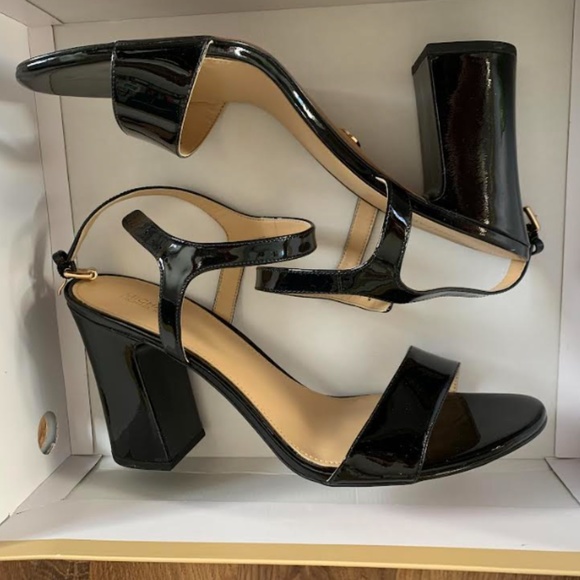 🆕 MK Tori Patent Sandals - Picture 8 of 11